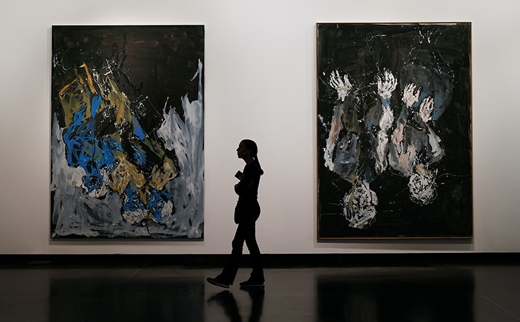 The mystery of the painting that is seen becomes a shadow of sleep